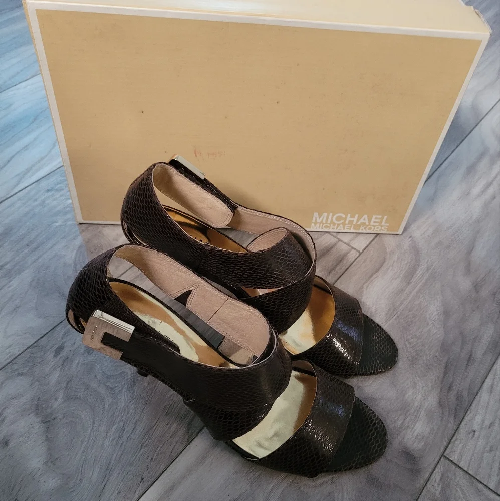 Michael Michael Kors Beverly Embossed Leather Sandals size 8.5M